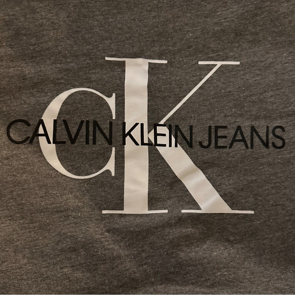 Calvin Klein Tee - Picture 2 of 3